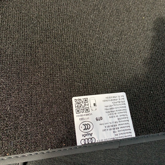 AUDI Q5 Textile Floor Mats - set of 4 - Picture 7 of 11